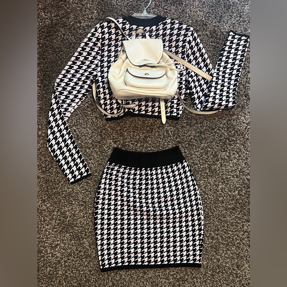 Express Houndstooth Print in Black and White(pale pink) | 2 Piece Set - Picture 3 of 10